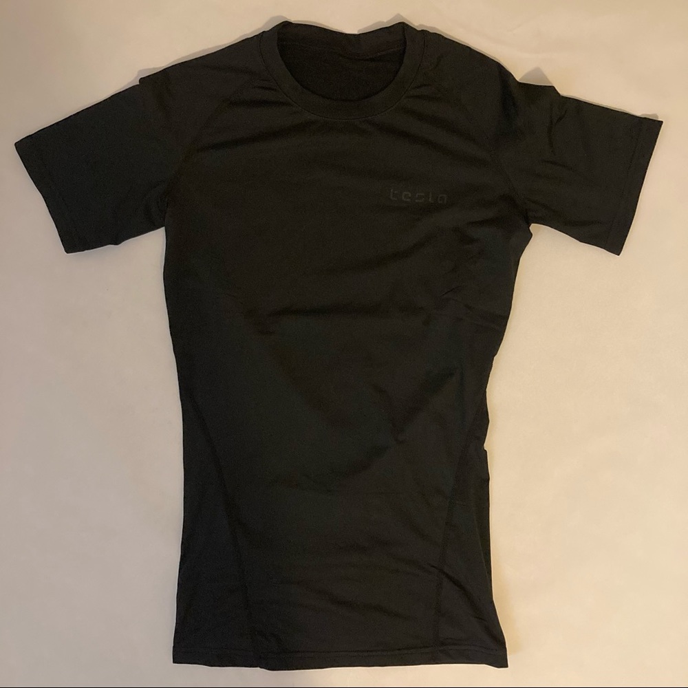 Tesla fitted dry fit cool weather t-shirt -S